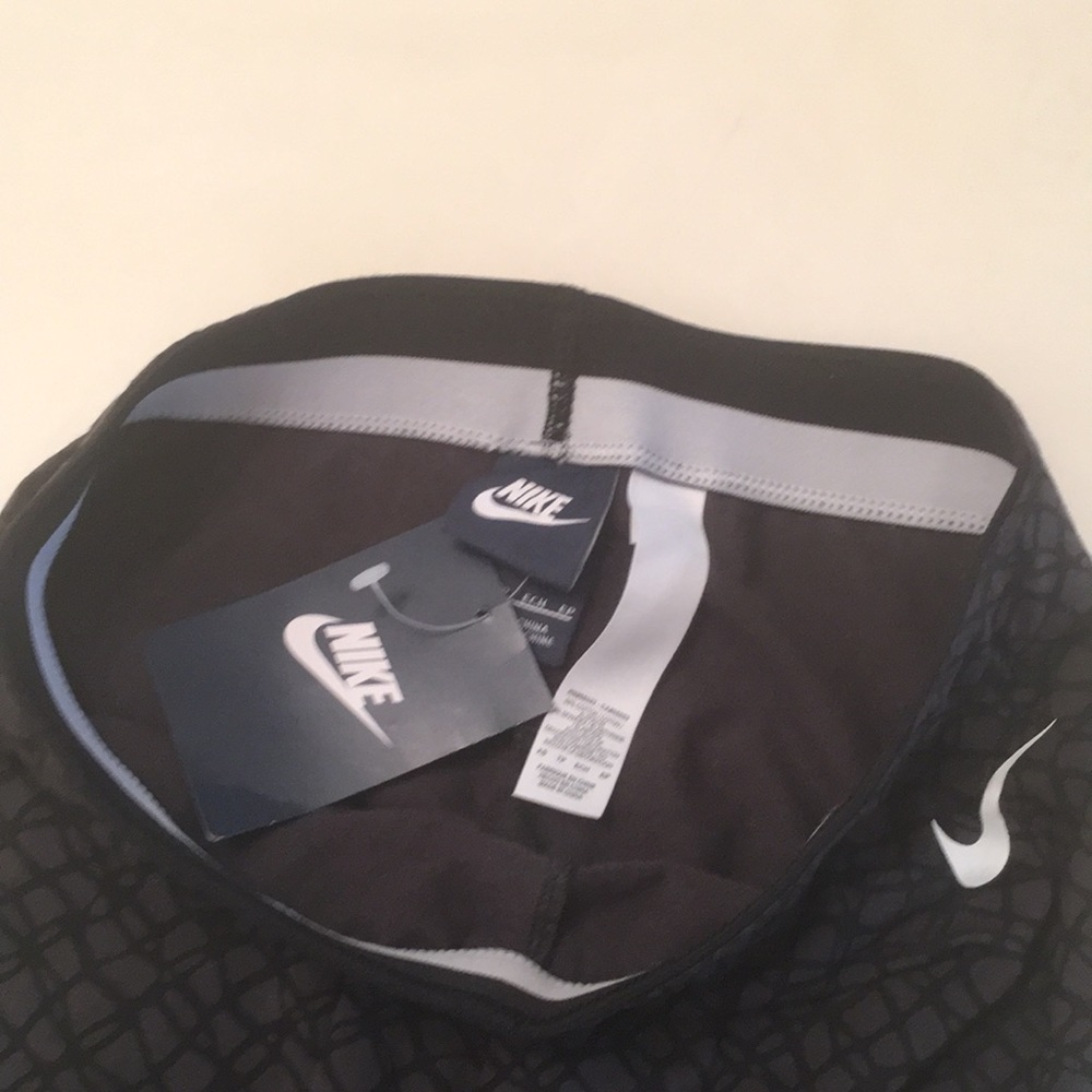 Nike Club Printed Cropped Leggings - Picture 8 of 8